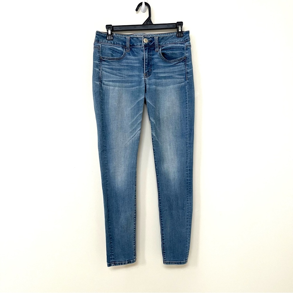 American Eagle ~ Jegging ~  Super Stretch ~ Factory Distressed~ Size 6